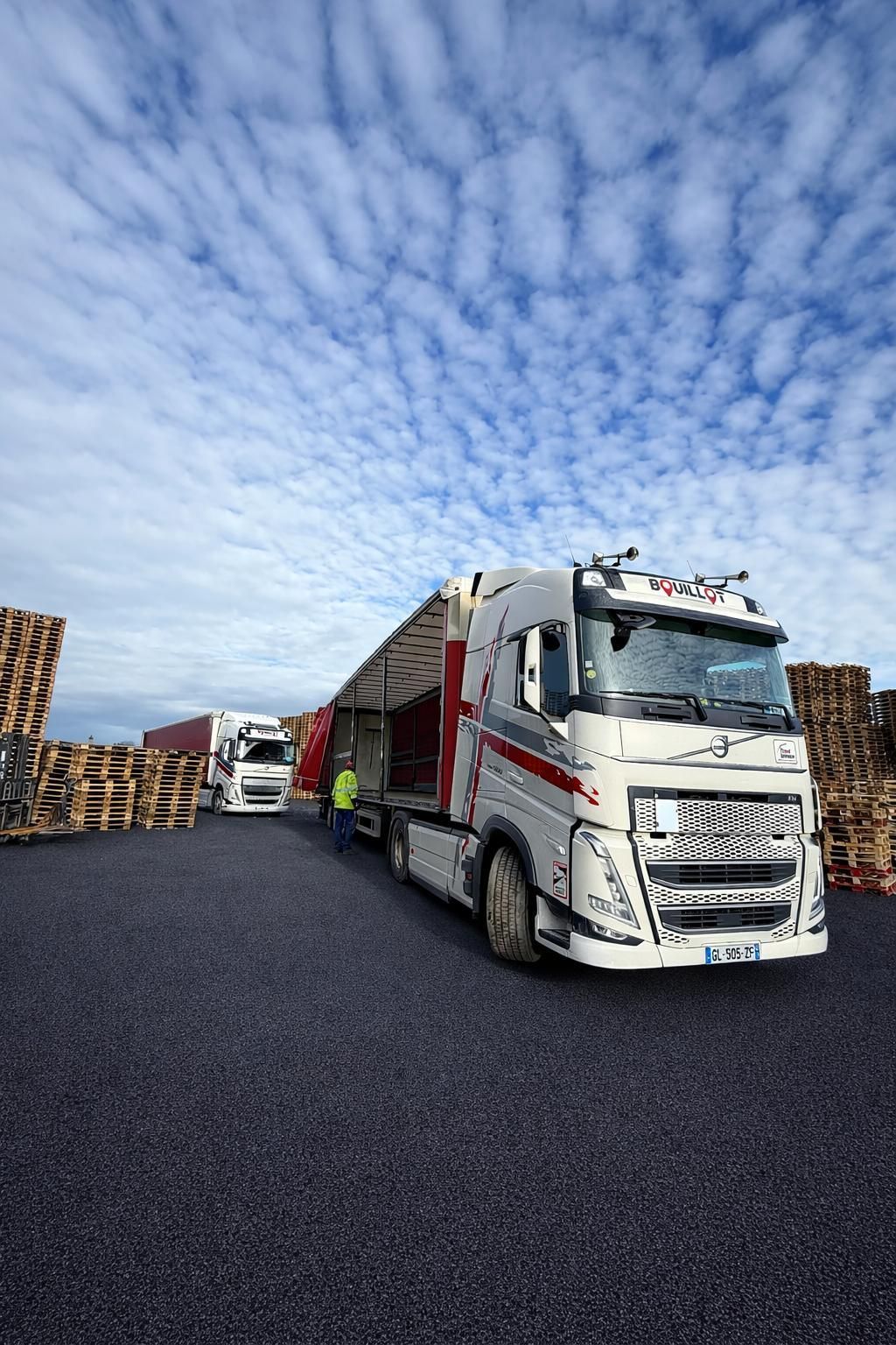 Camion en cours de chargement sur le site DirectPAL